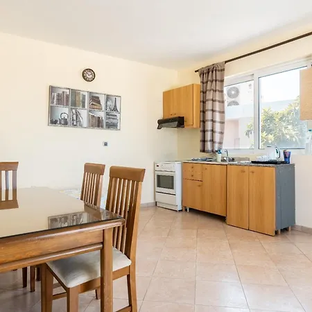 Anthi Apartment *